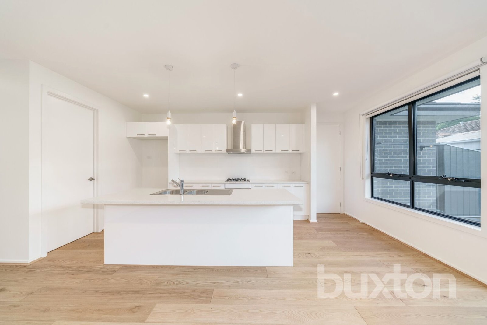 Gallery: 2/8 Highclere Avenue