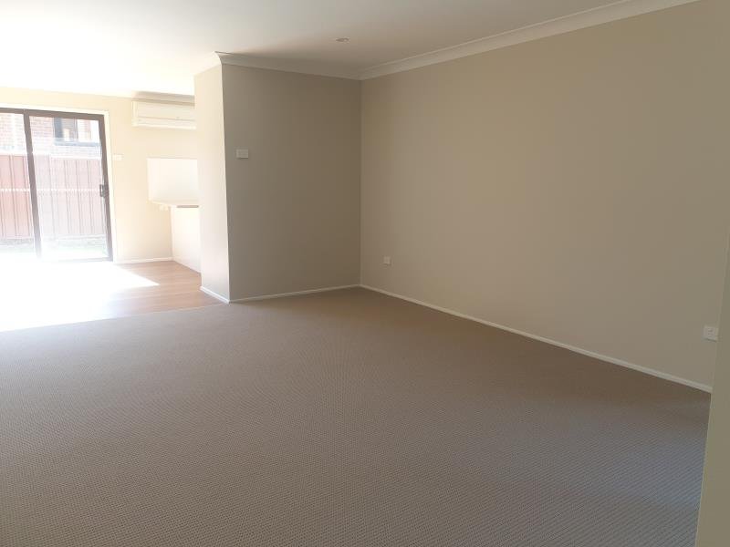 2/8 Hunt Street TAMWORTH 4