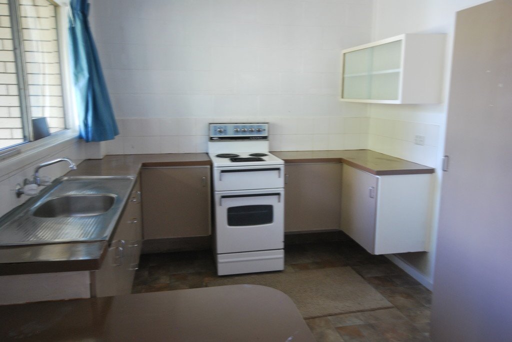 2/8 Ikkina Road BURLEIGH HEADS 2
