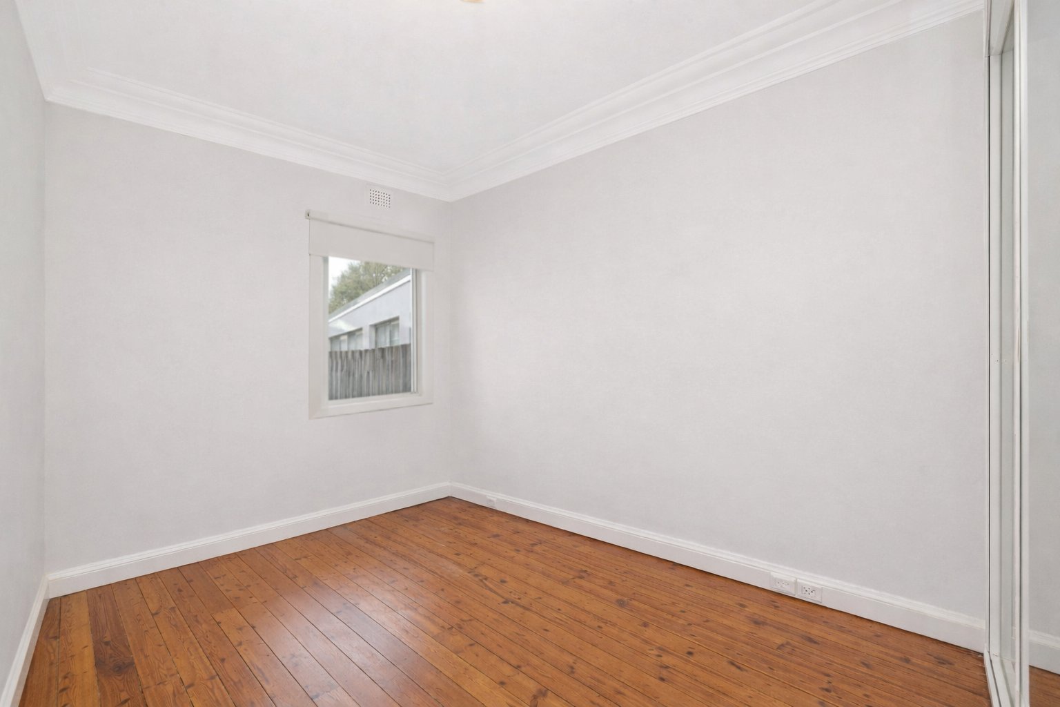 28 Isaac Smith Street DACEYVILLE 9