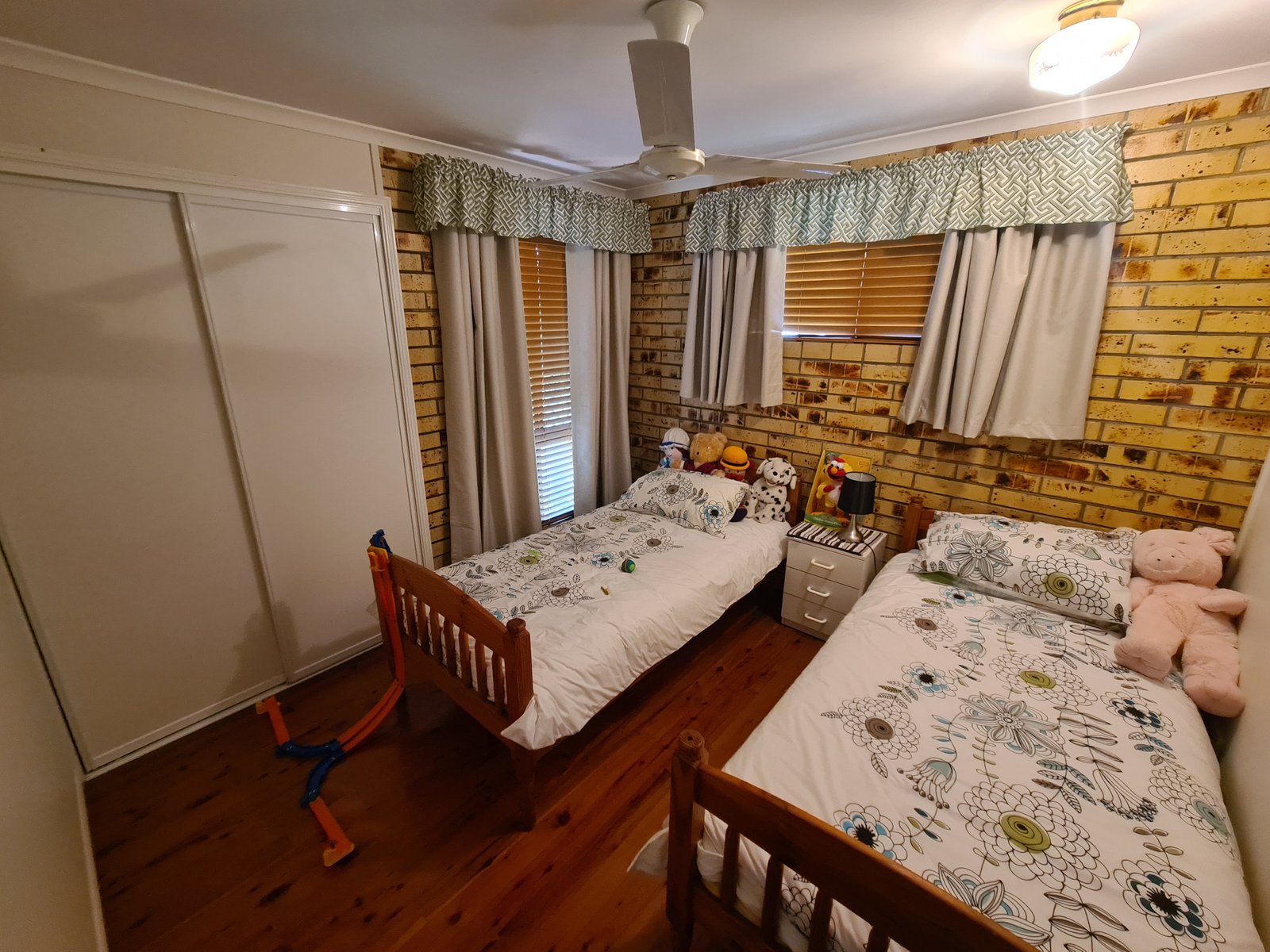 28 Jarrah Drive BOYNE ISLAND 17