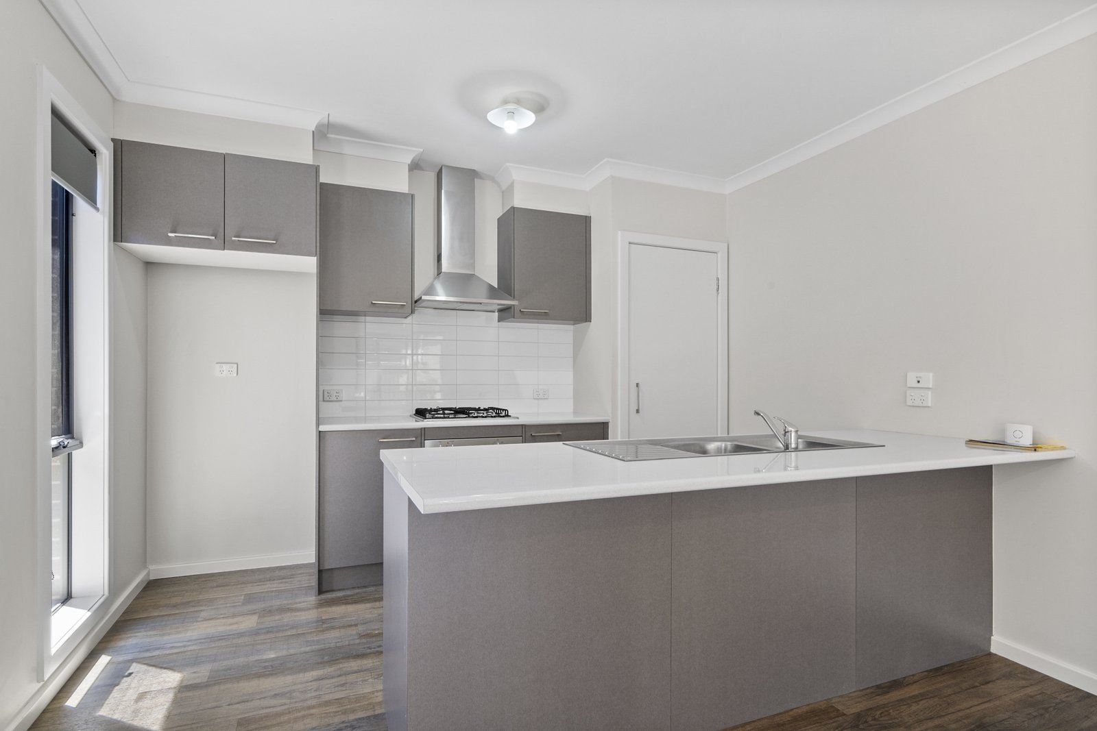 Gallery: 2/8 Lake Street