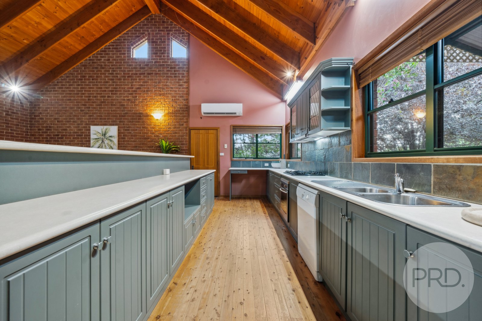28 Lakehaven Drive LAKE ALBERT 10