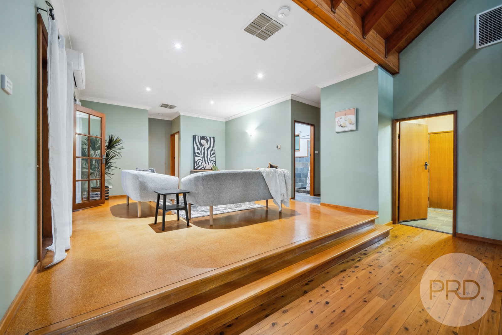 28 Lakehaven Drive LAKE ALBERT 13