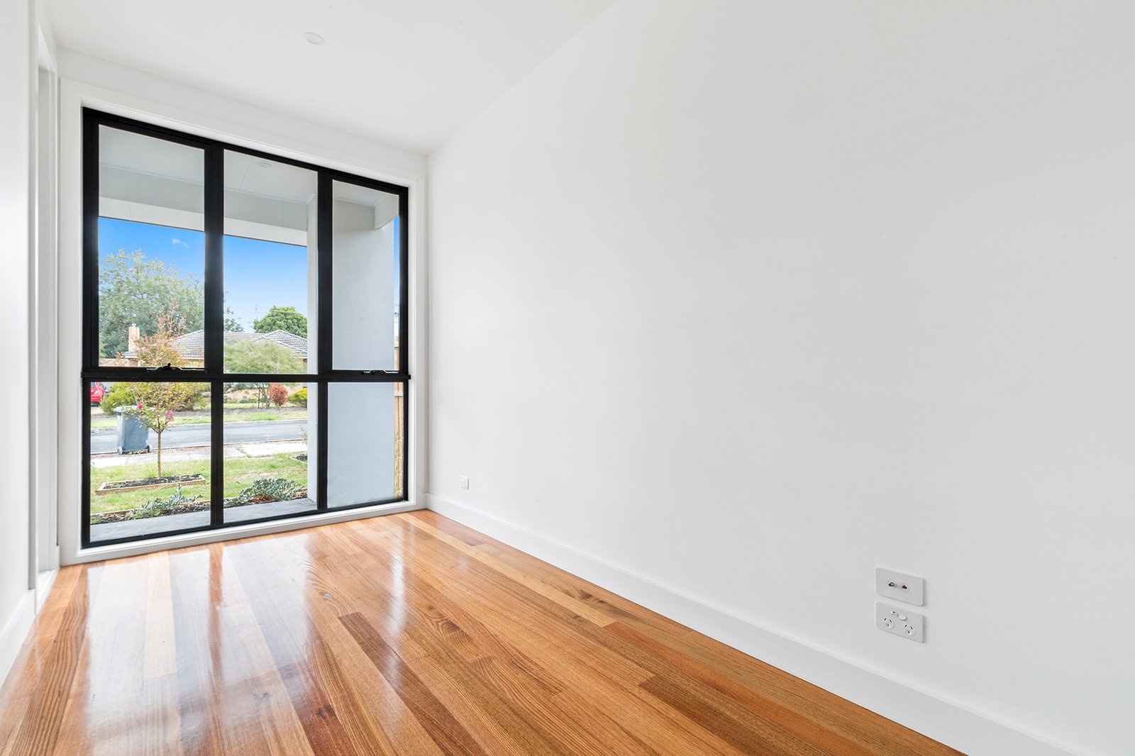 Gallery: 2/8 Lois Court