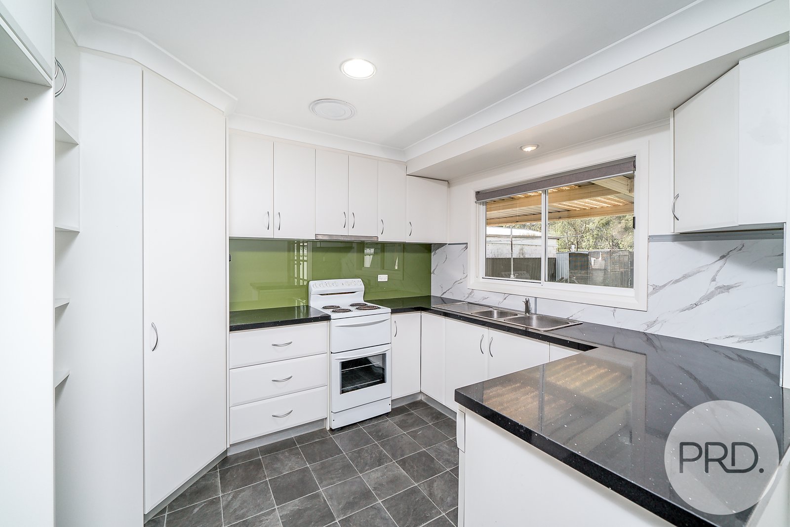 28 Lonergan Place EAST WAGGA WAGGA 3