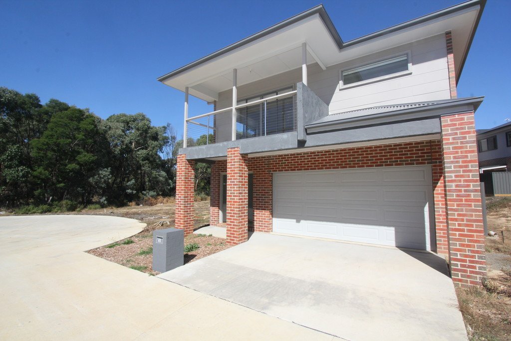 28 Lucia Crescent MOUNT CLEAR 1