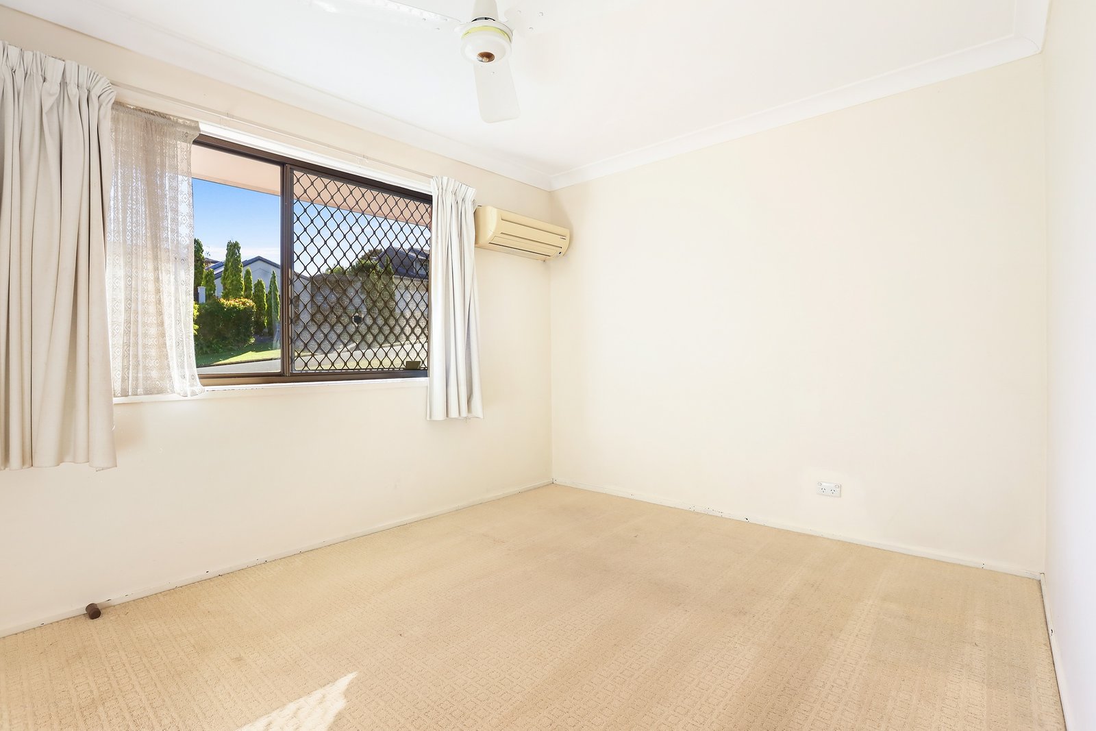28 Maralinga Drive ASHMORE 11