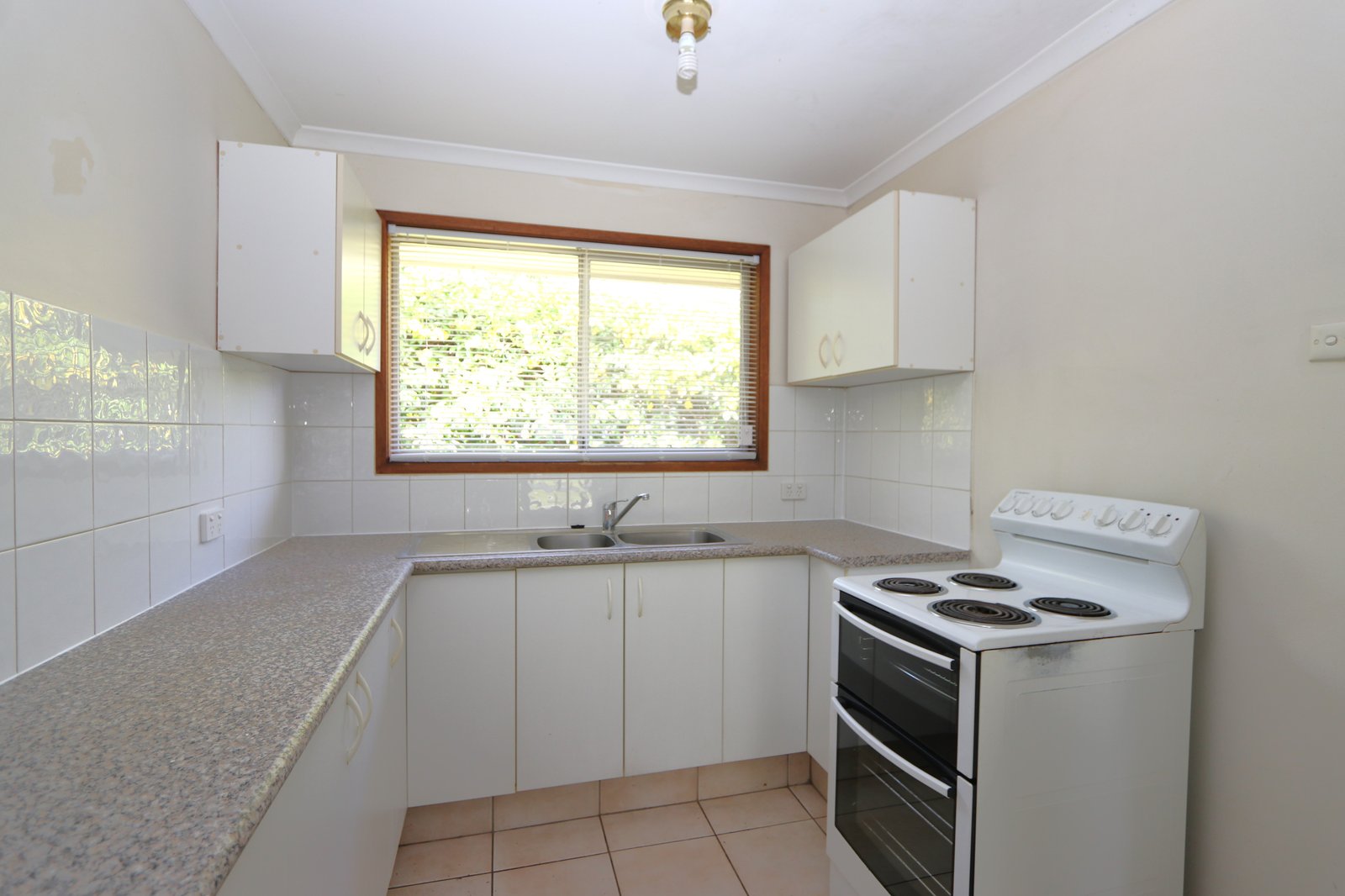 2/8 Melrose Place SOUTHPORT 4