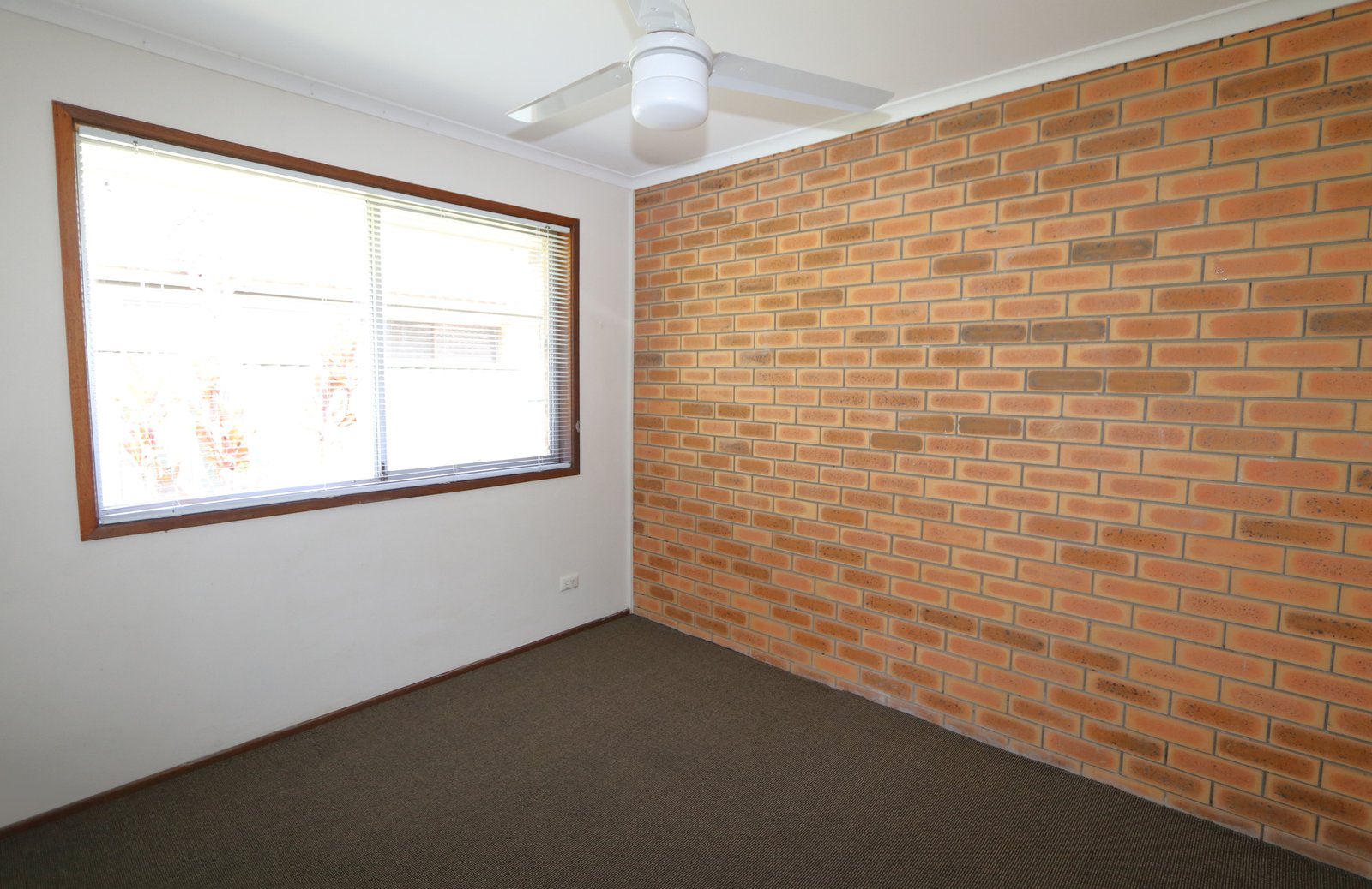 2/8 Melrose Place SOUTHPORT 5