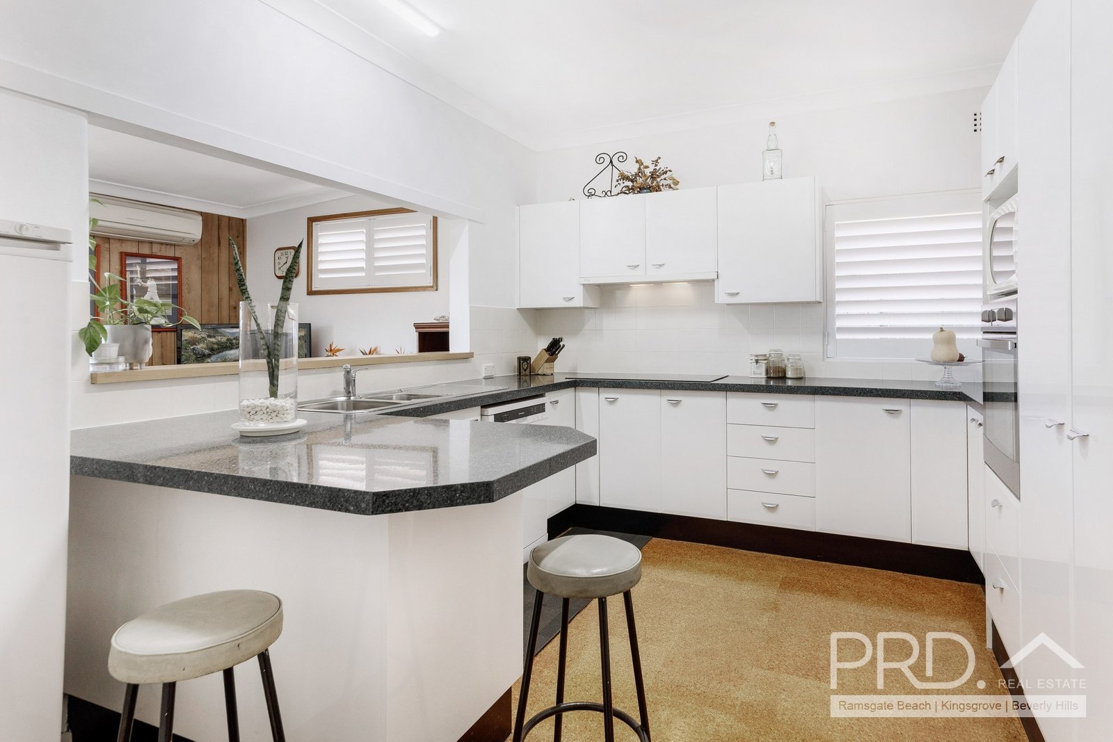 28 Midlothian Avenue BEVERLY HILLS 7