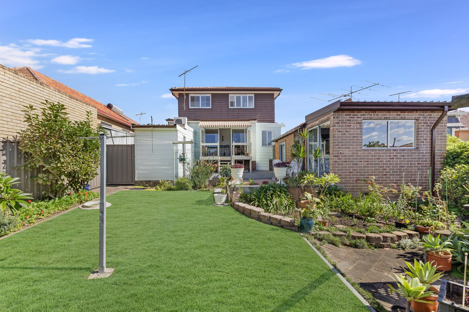 28 Midlothian Avenue BEVERLY HILLS 10