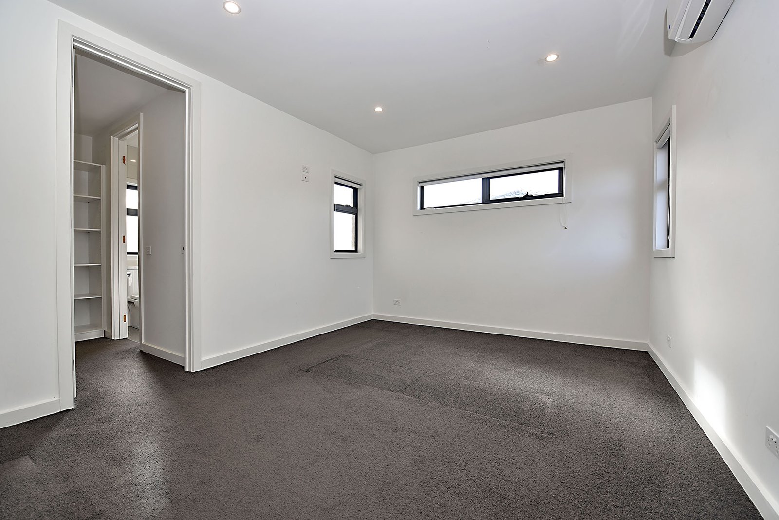 Gallery: 2/8 Mimosa Avenue