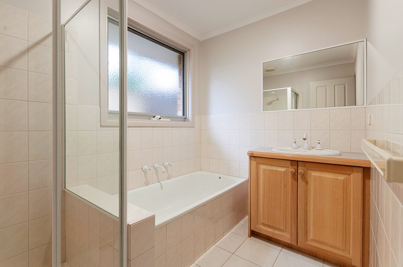 Real Estate and Property in 2/8 Minaki Avenue, Doncaster, VIC