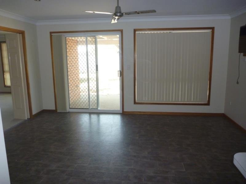 28 Nardoo Street GLENFIELD PARK 3