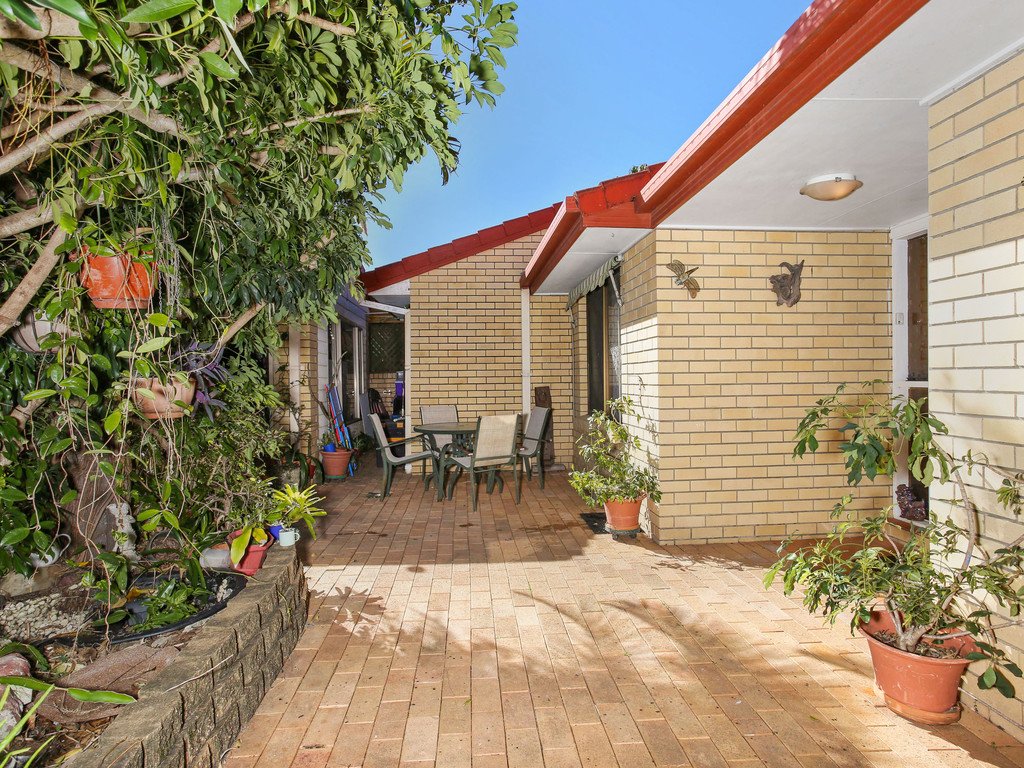 2/8 Ordino Court REEDY CREEK 2