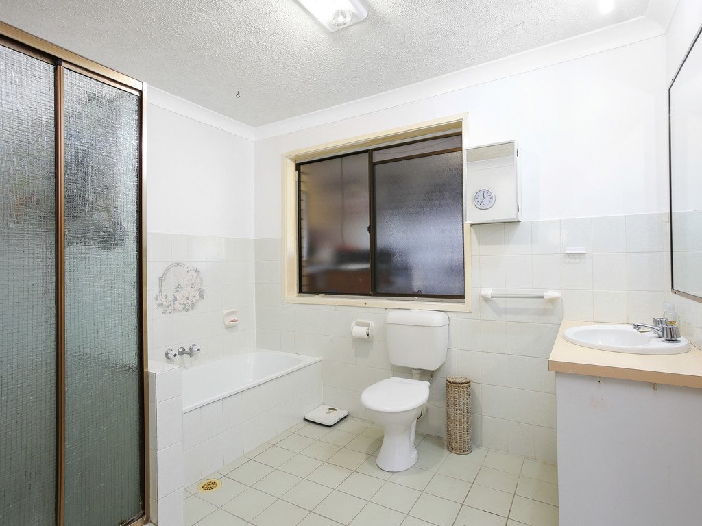 2/8 Ordino Court REEDY CREEK 13