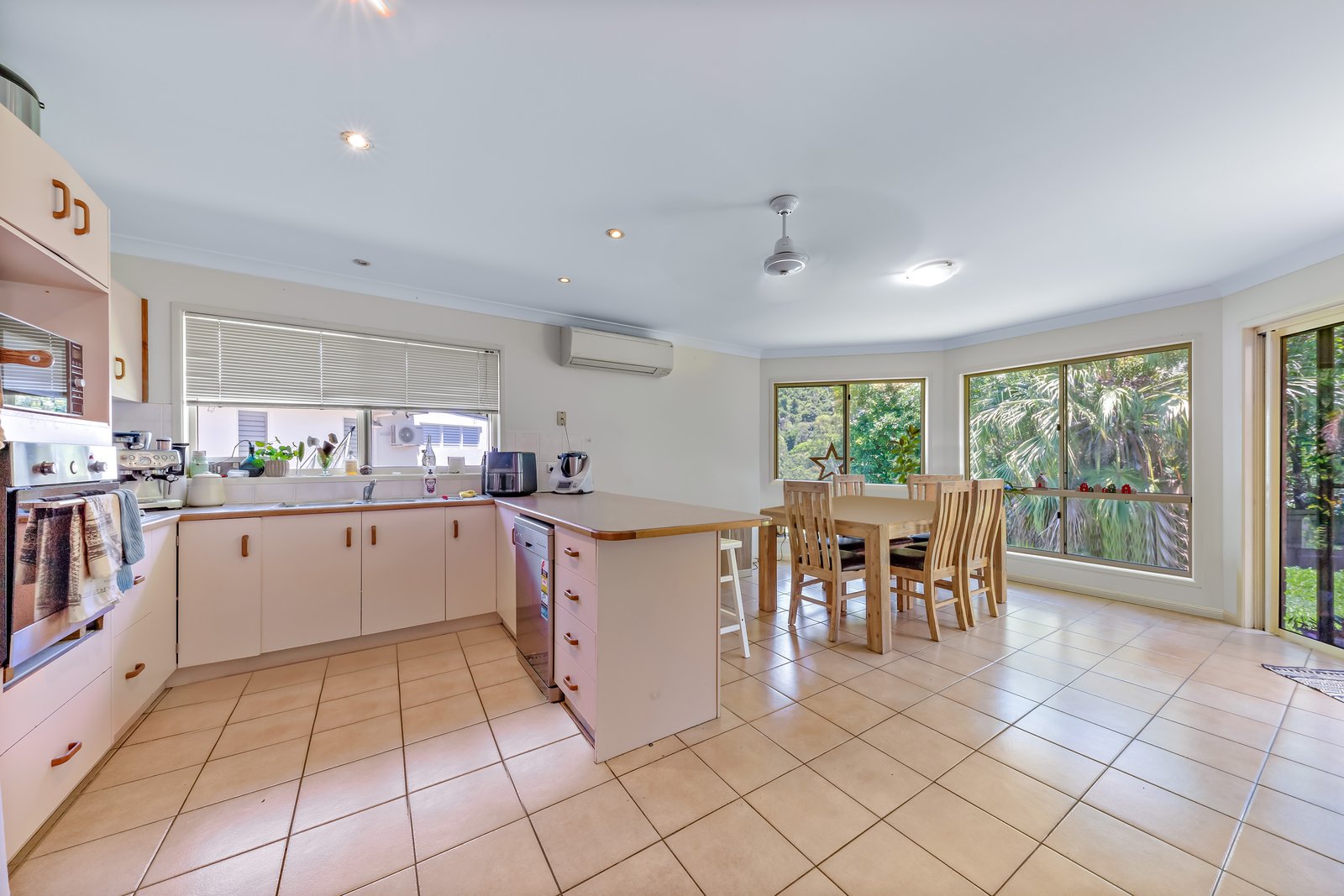 28 Panoramic Court CANNONVALE 6