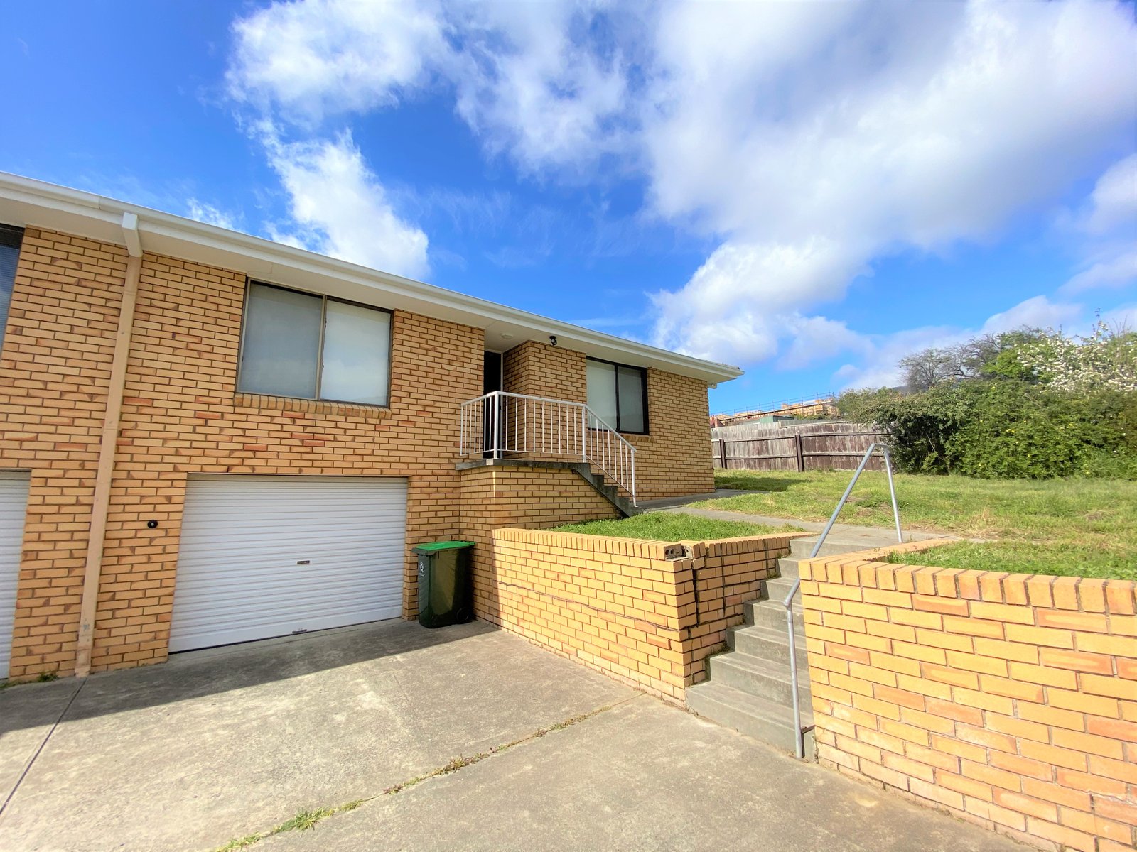 2/8 Paringa Road GLENORCHY 1