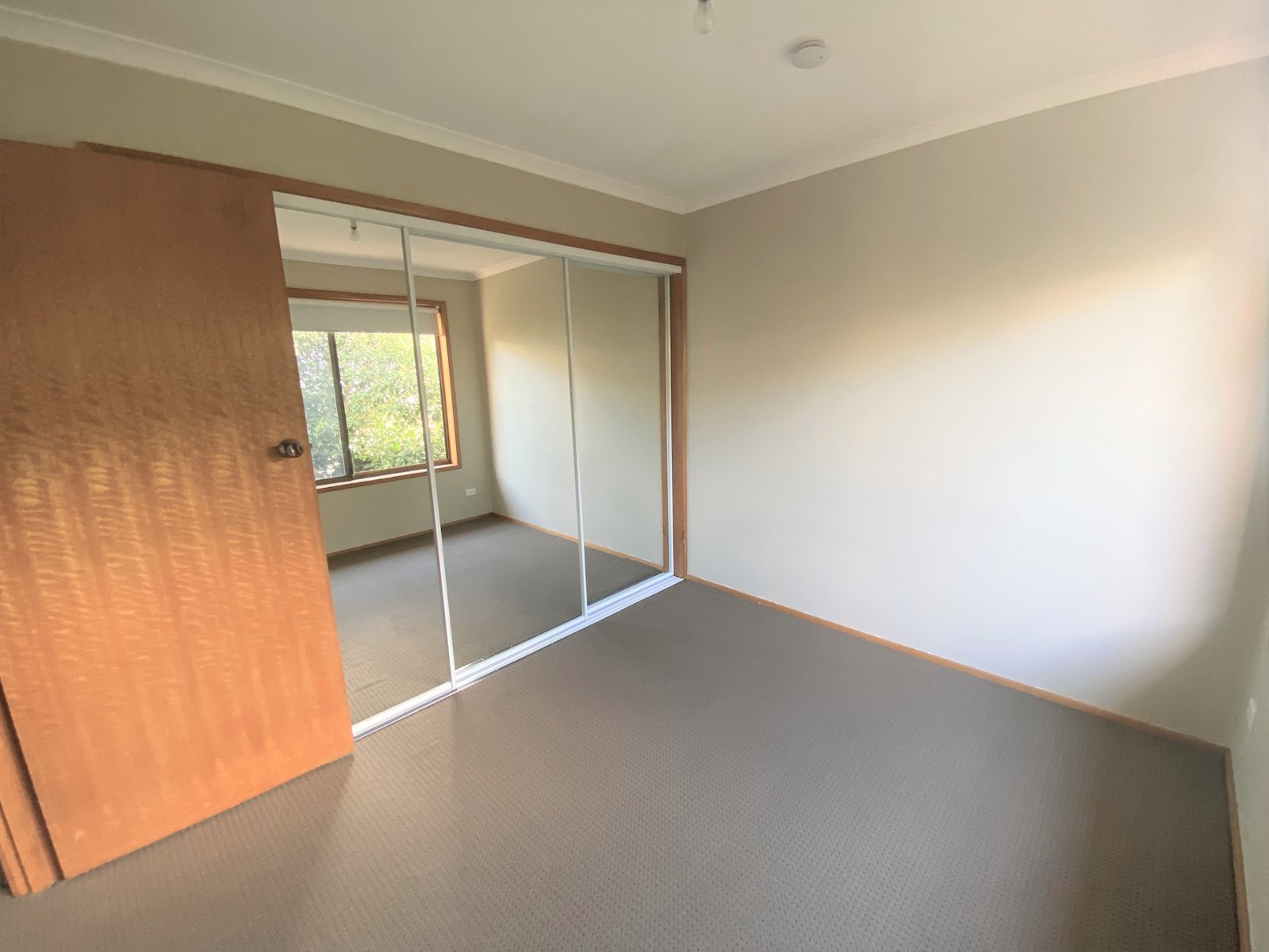 2/8 Paringa Road GLENORCHY 11