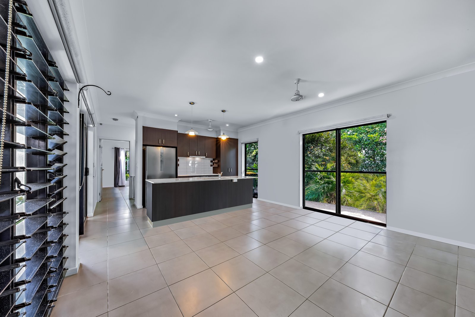 28 Parker Road CANNONVALE 4