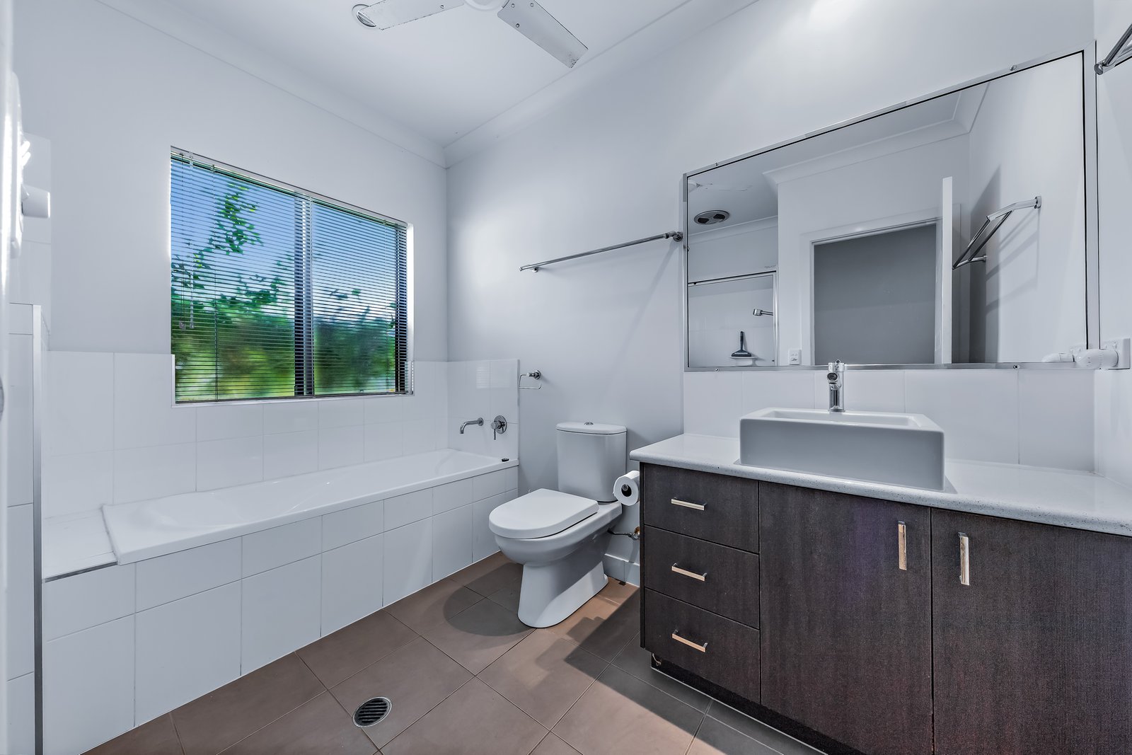 28 Parker Road CANNONVALE 9