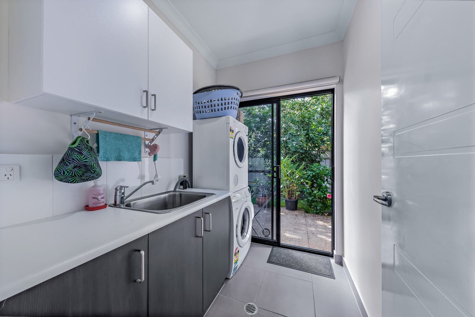 28 Parker Road CANNONVALE 11