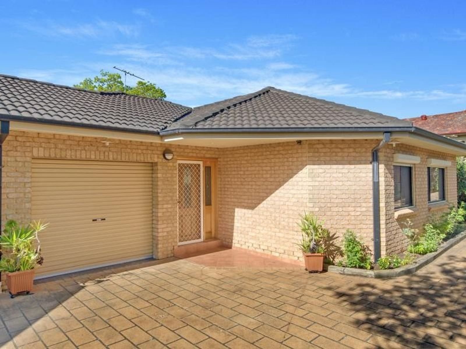2/8 Pendle Way, PENDLE HILL NSW 2145