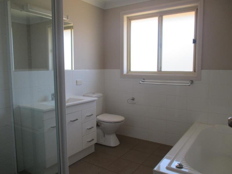 28 Rosella Drive TAMWORTH 3
