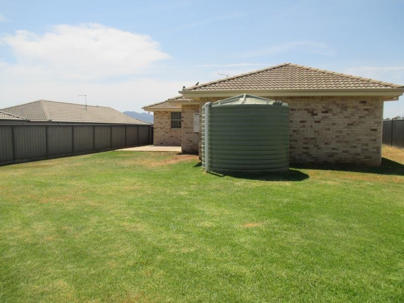 28 Rosella Drive TAMWORTH 7
