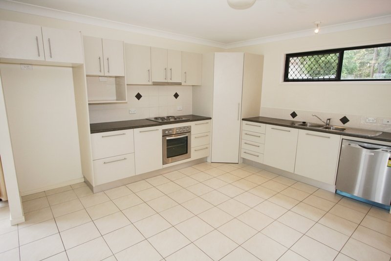 2/8 Soldierbird Place CARRARA 3