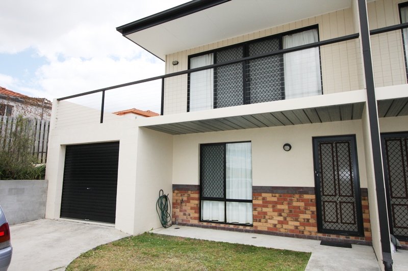 2/8 Soldierbird Place CARRARA 1
