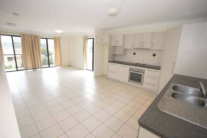 2/8 Soldierbird Place CARRARA 2
