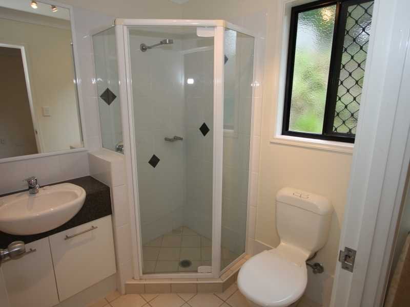 2/8 Soldierbird Place CARRARA 7