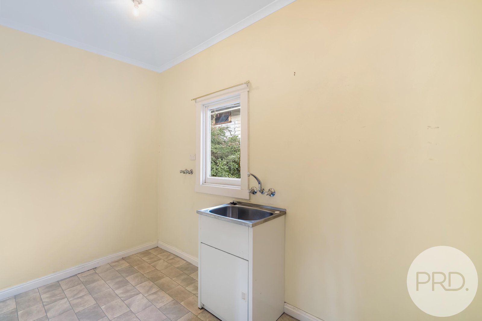 28 St Aubyn Square MOONAH 13