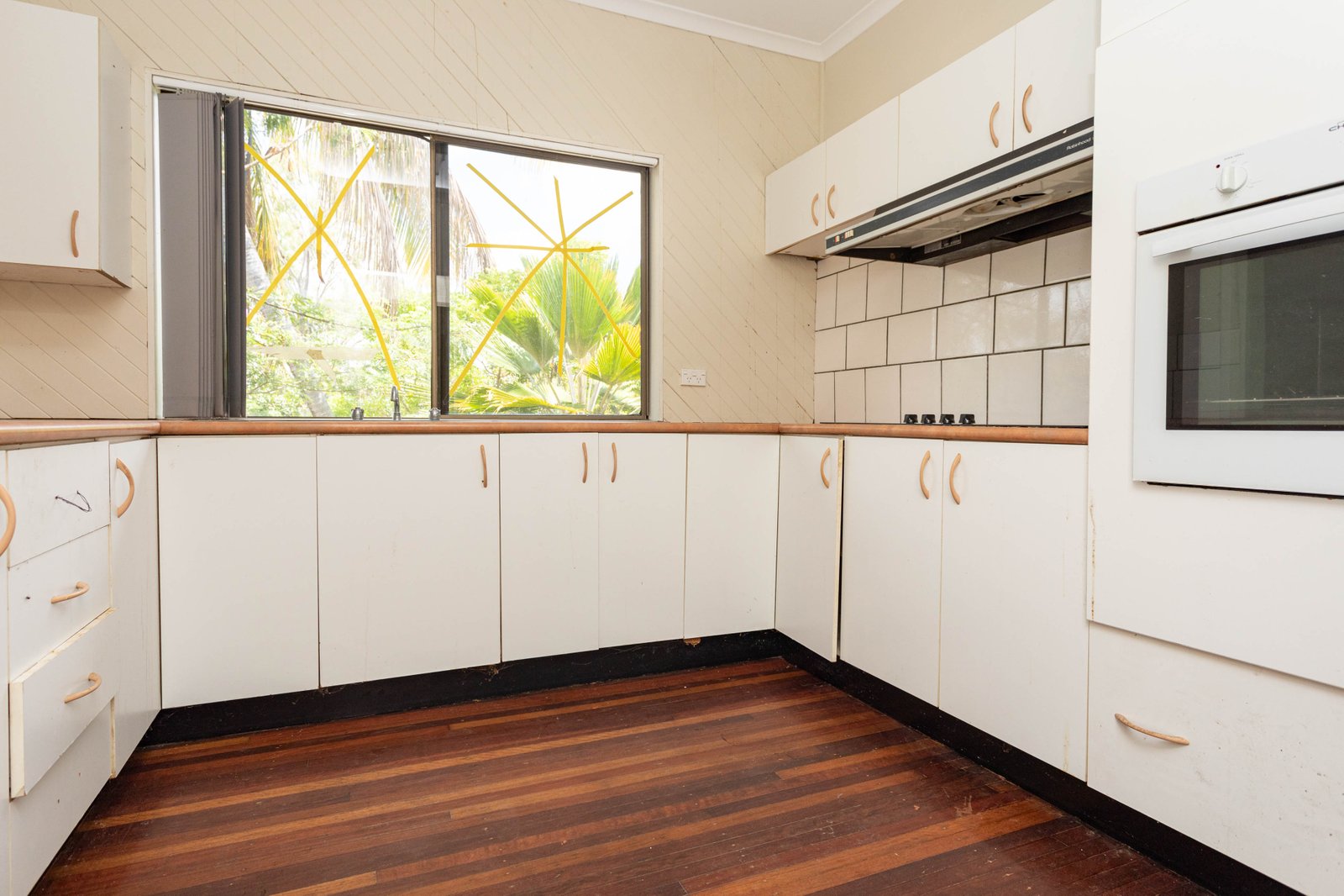 28 Stewart Drive CANNONVALE 2