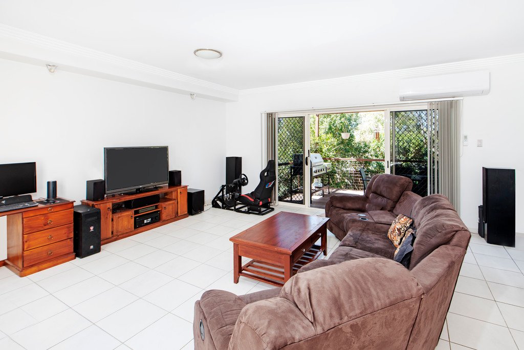 28 Summit Drive SPRINGFIELD LAKES 6