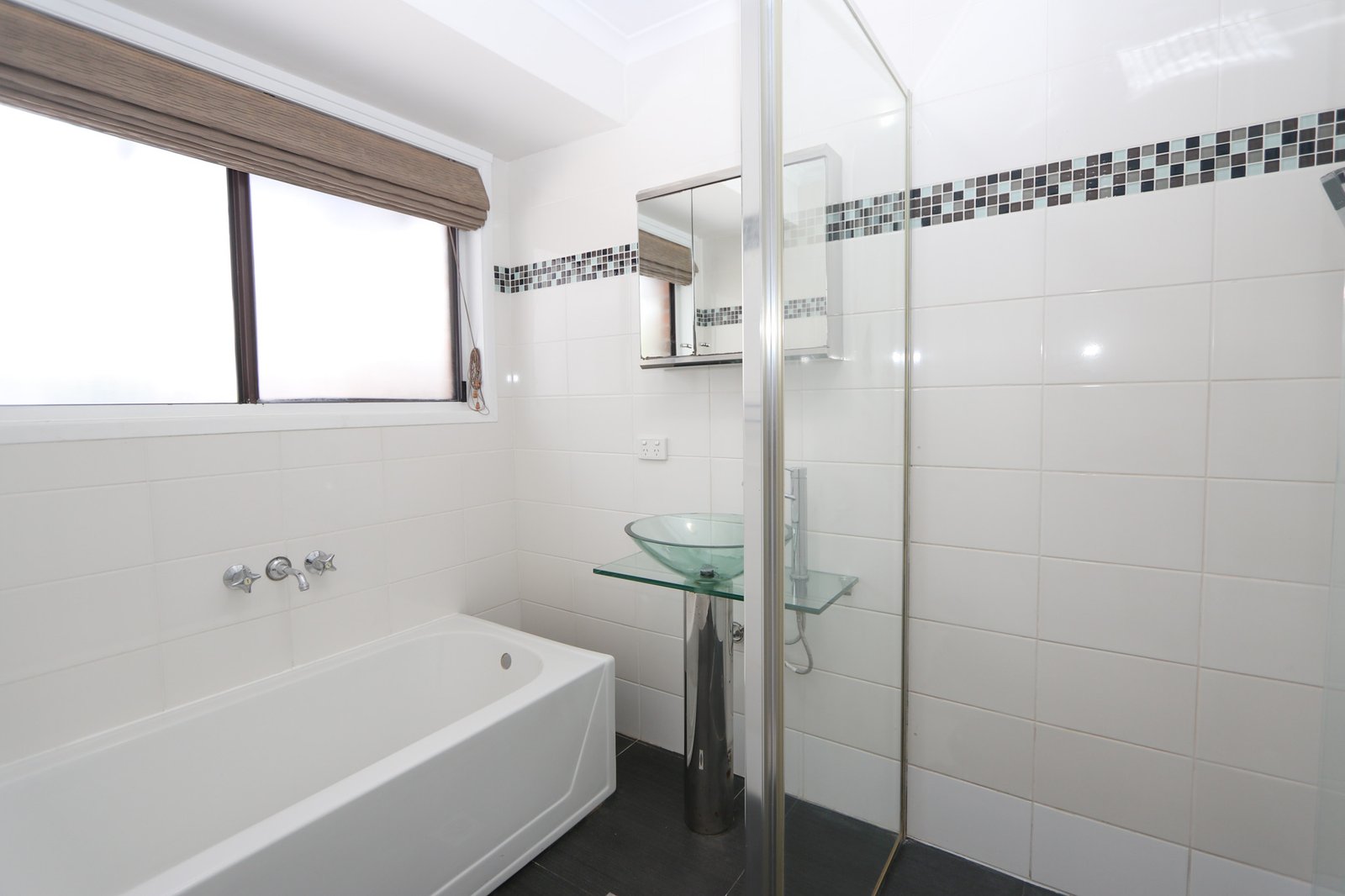 2/8 Tannock Street ASHMORE 8