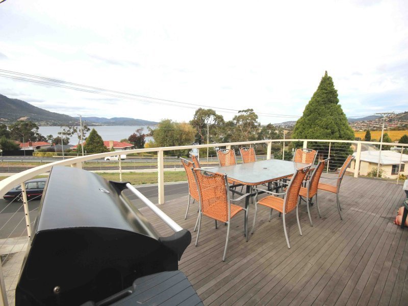 28 Teering Road BERRIEDALE 3