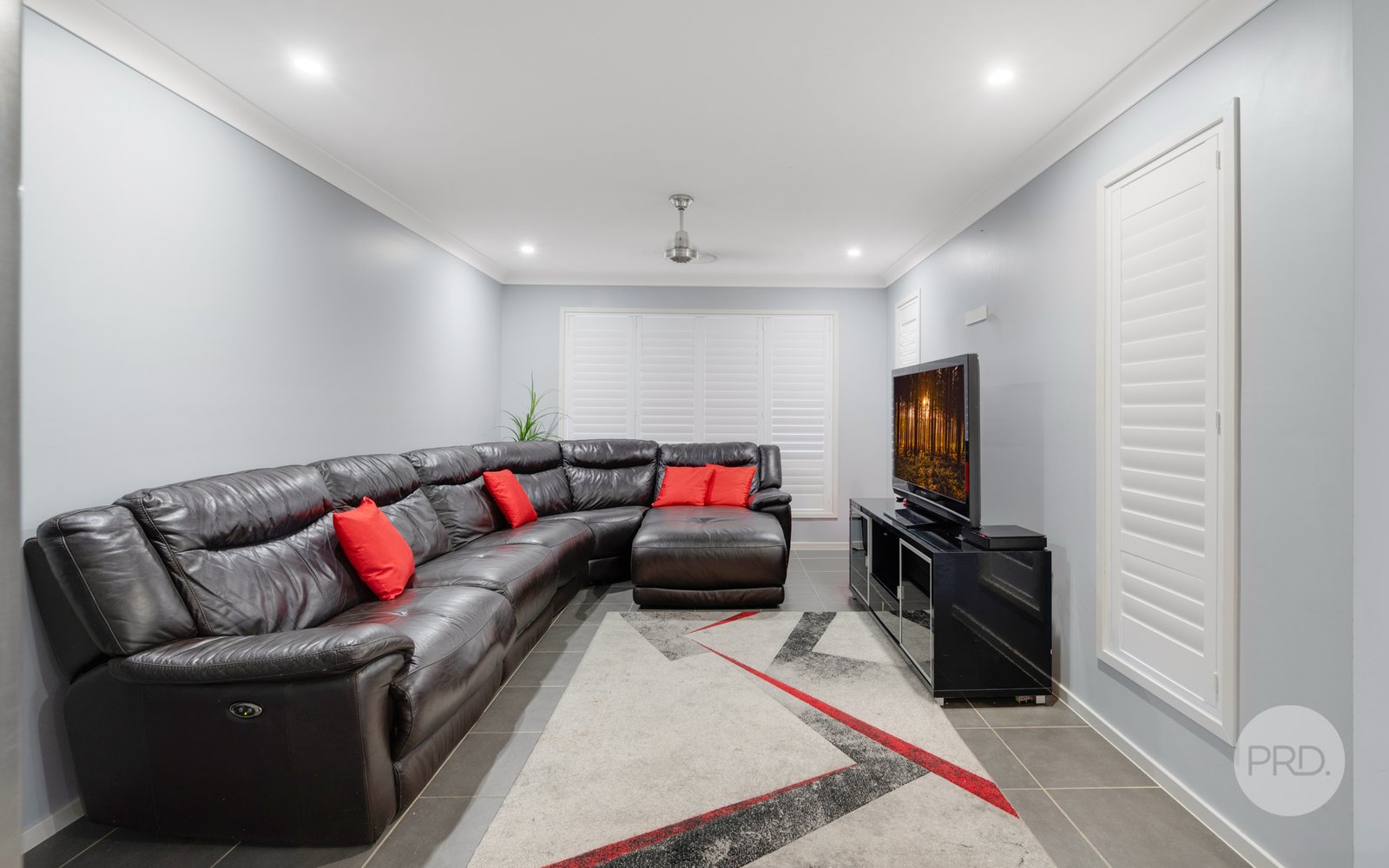 28 Tengala Drive JORDAN SPRINGS 4