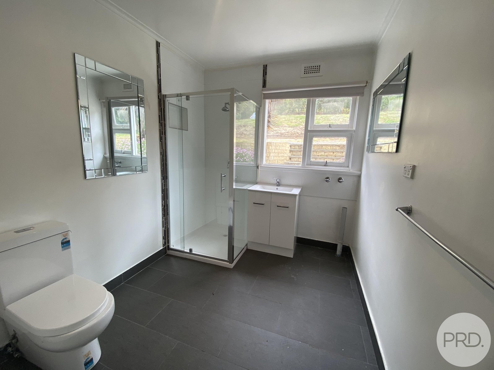 2/8 Tianna Road LINDISFARNE 5