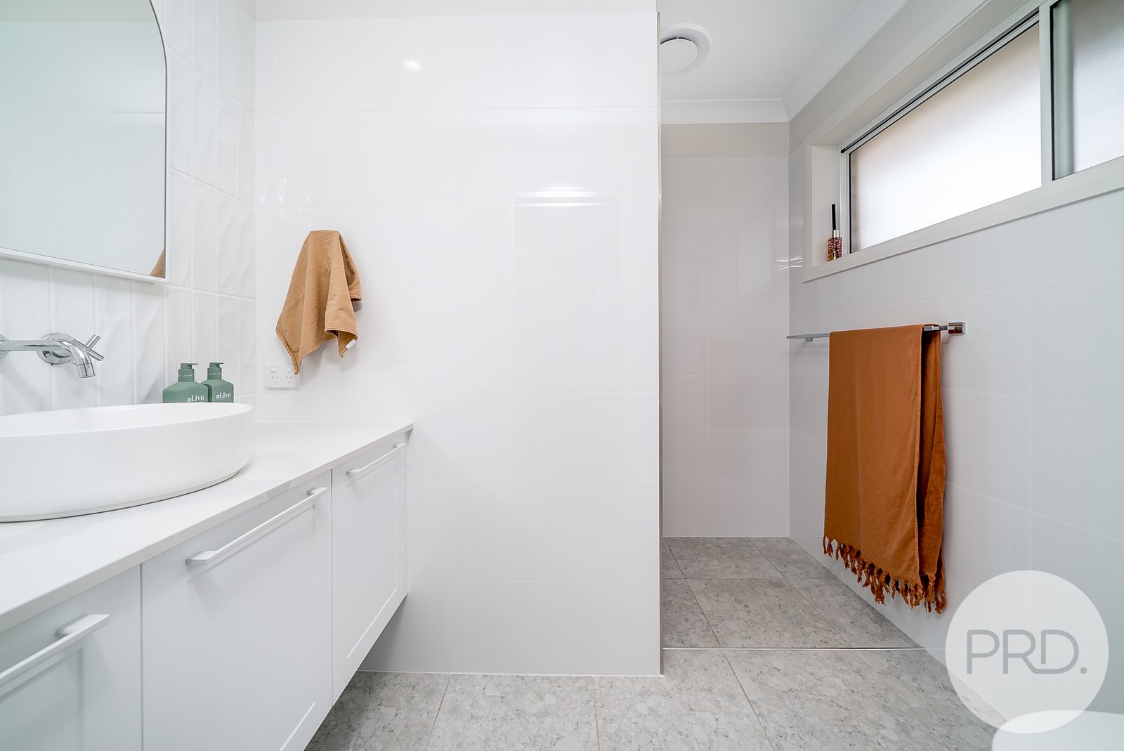 28 Turramia Crescent GOBBAGOMBALIN 7