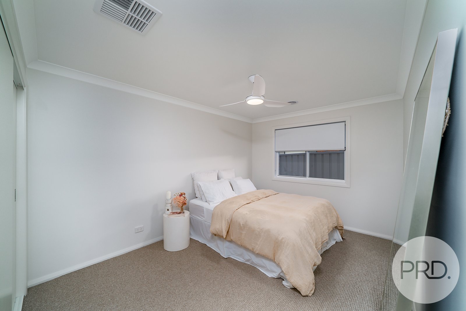 28 Turramia Crescent GOBBAGOMBALIN 8