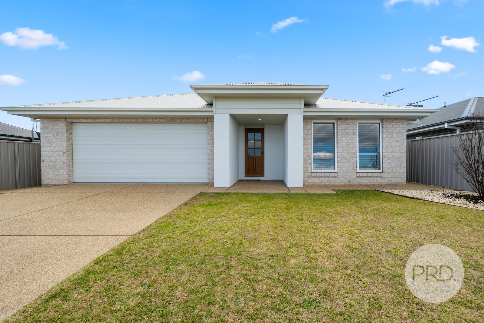 28 Turramia Crescent GOBBAGOMBALIN 1