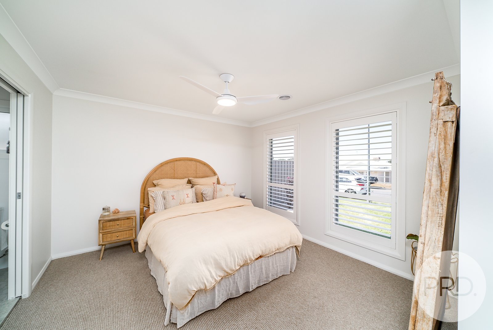 28 Turramia Crescent GOBBAGOMBALIN 6