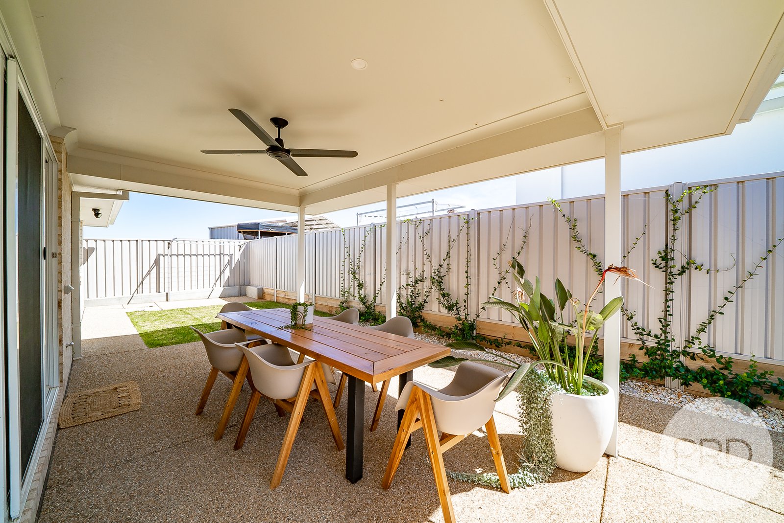 28 Turramia Crescent GOBBAGOMBALIN 8