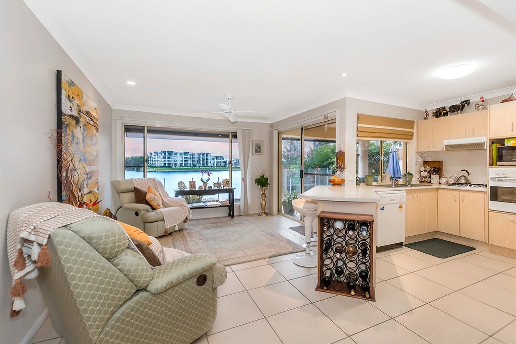 28 Vanderbilt Court VARSITY LAKES 6