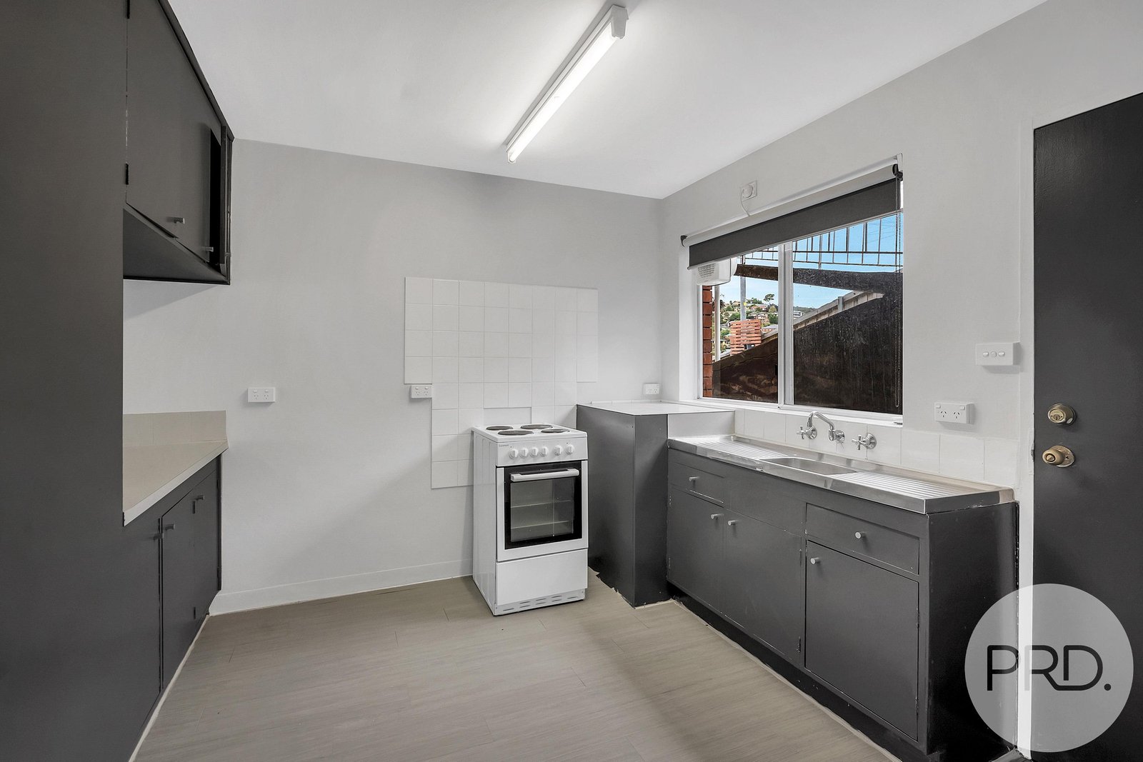 2/8 Wallace Avenue LENAH VALLEY 4
