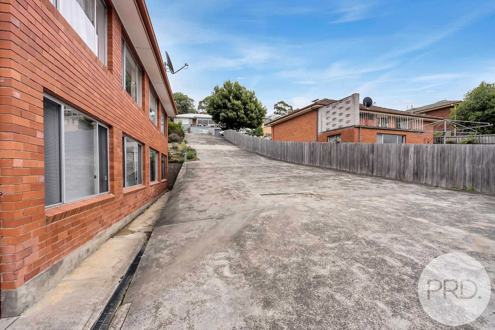 2/8 Wallace Avenue LENAH VALLEY 10