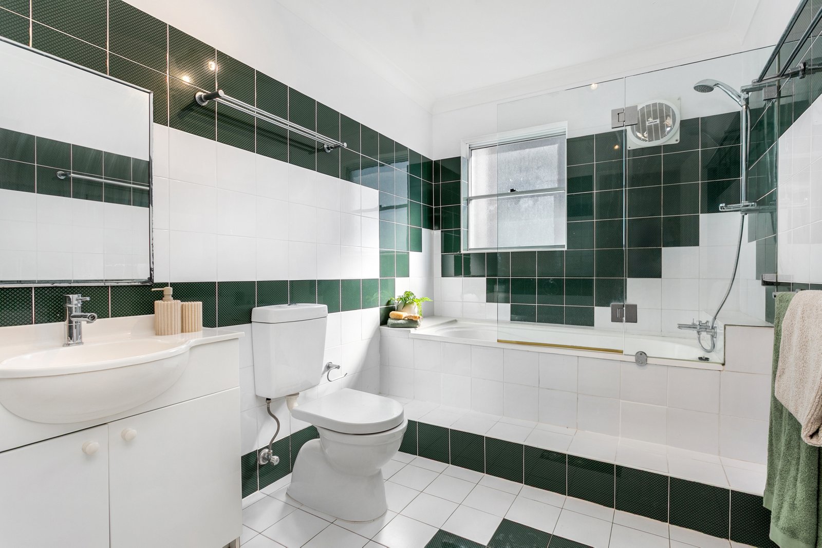 2/8 Wallawa Road NELSON BAY 20